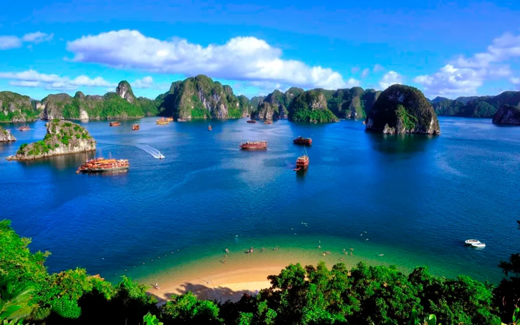 Amazing Destinations: Ha Long Bay, Vietnam